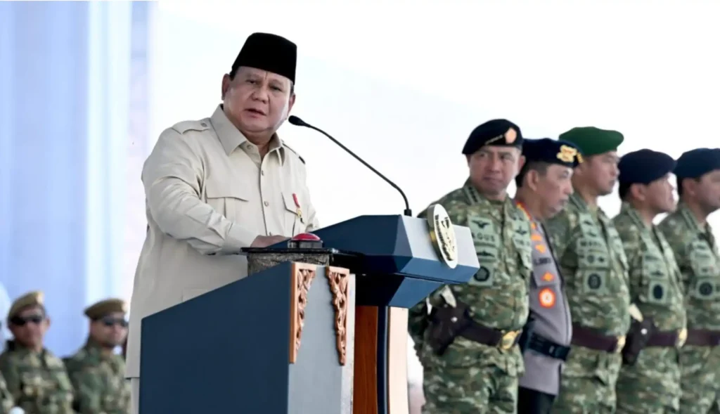 Presiden Prabowo Subianto menganugerahkan pangkat Jenderal Kehormatan kepada lima tokoh militer dan purnawirawan