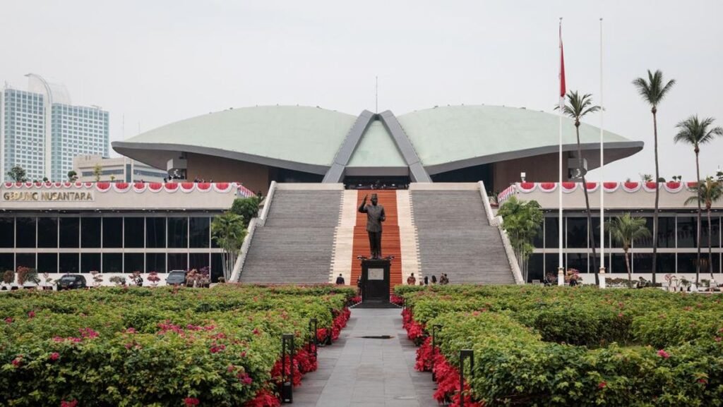 Siapa Sebenarnya Arsitek di Balik Gedung DPR RI?