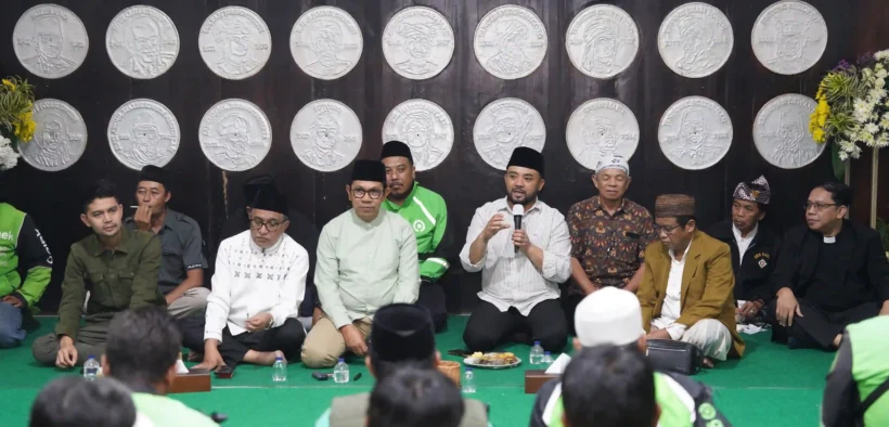 Pemerintah Kota Batu bersama Forkopimda dan perwakilan aliansi ojek online (ojol) menggelar doa bersama untuk Affan Kurniawan