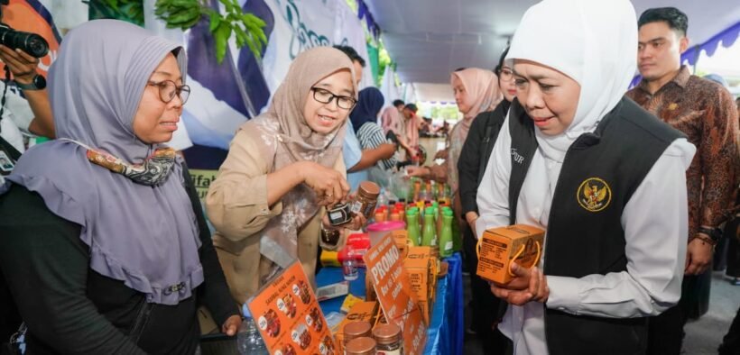 gelaran Pasar Murah yang dipimpin langsung oleh Gubernur Khofifah Indar Parawansa di Kelurahan Jemur Wonosari, Surabaya, Selasa (2/9/2025)