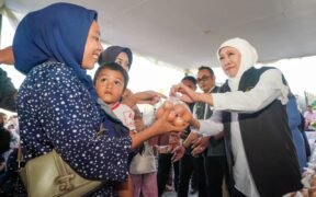 Ratusan warga antusias memadati Pasar Murah yang digelar Pemerintah Provinsi Jawa Timur di Kabupaten Gresik, Kamis (4/9/2025). 