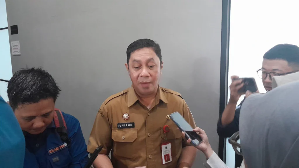 Disperindag Kabupaten Malang mengadakan pelatihan keterampilan giling rokok jenis sigaret kretek tangan (SKT).