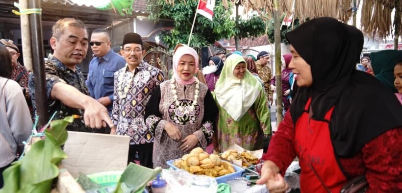 Wakil Bupati Malang, Lathifah Shohib, secara resmi membuka Pasar Rakyat Terongdowo Tempo Doeloe, bawa budaya dan keuntungan ekonomi lokal
