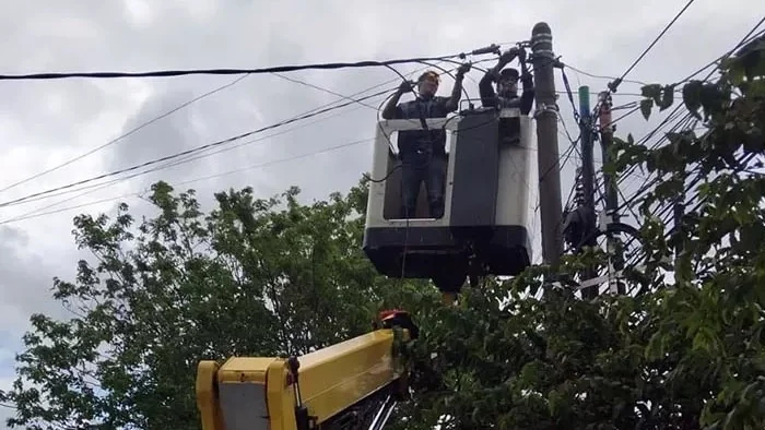 Gangguan PJU dilaporkan terjadi di sejumlah ruas jalan utama probolinggo, Mayoritas disebabkan ranting pohon dan angin kencang 
