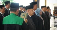 Tingkatkan Kualitas dan Kinerja, Bupati Jombang, Warsubi, resmi melantik 25 pejabat manajerial di lingkungan Pemerintah Kabupaten Jombang.