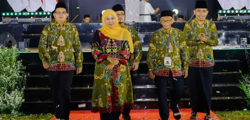 Gubernur Jawa Timur Khofifah Indar Parawansa secara resmi membuka MTQ XXXI Tingkat Provinsi 2025 di Stadion Jember Sport Garden, (13/9/2025).