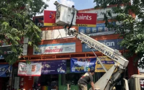 Hingga September, sebanyak 155 unit reklame yang habis masa izinnya atau tak berizin resmi ditertibkan oleh Satpol PP.
