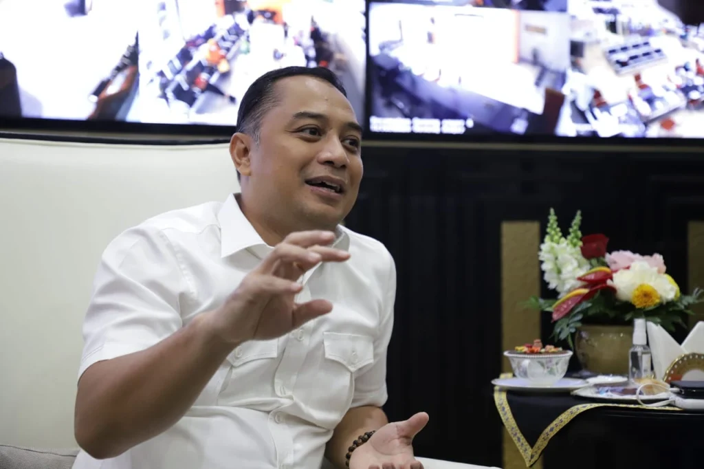 Wali Kota Surabaya, Eri Cahyadi, memaparkan perkembangan terbaru proyek Surabaya Regional Railway Line (SRRL)