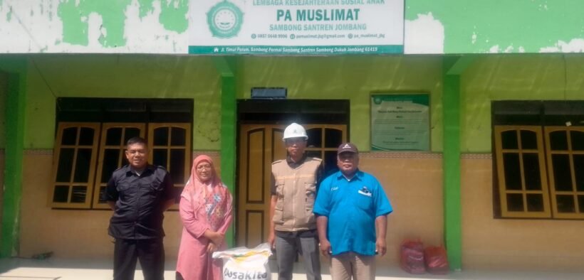 PT Sinergi Gula Nusantara (SGN) Pabrik Gula (PG) Djombang Baru melakukan kegiatan sosial CSR (Corporate Social Responsibility)