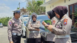 Ditlantas Polda Jatim Berikan Penilaian Lomba Kampung Tibmaslantas