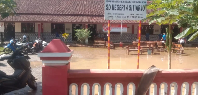 Hujan deras yang mengguyur sejak Jumat (19/9/2025) malam mengakibatkan Desa Sitiarjo, Kecamatan Sumbermanjing Wetan, Kabupaten Malang diterjang banjir.