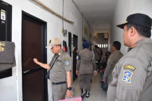 Pemkot Surabaya Bersama RT/RW Razia Kos-Kosan dan Kontrakan