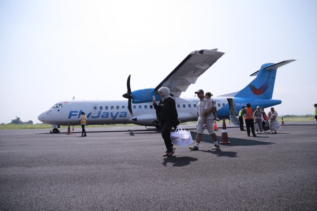 Bupati Fawait Langsung Jajal Penerbangan Perdana Jember – Jakarta