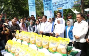 Menteri Pertanian, Andi Amran Sulaiman apresiasi kepada Wali Kota Surabaya, Eri Cahyadi, usai kota pahlawan capai deflasi 0,07 persen.