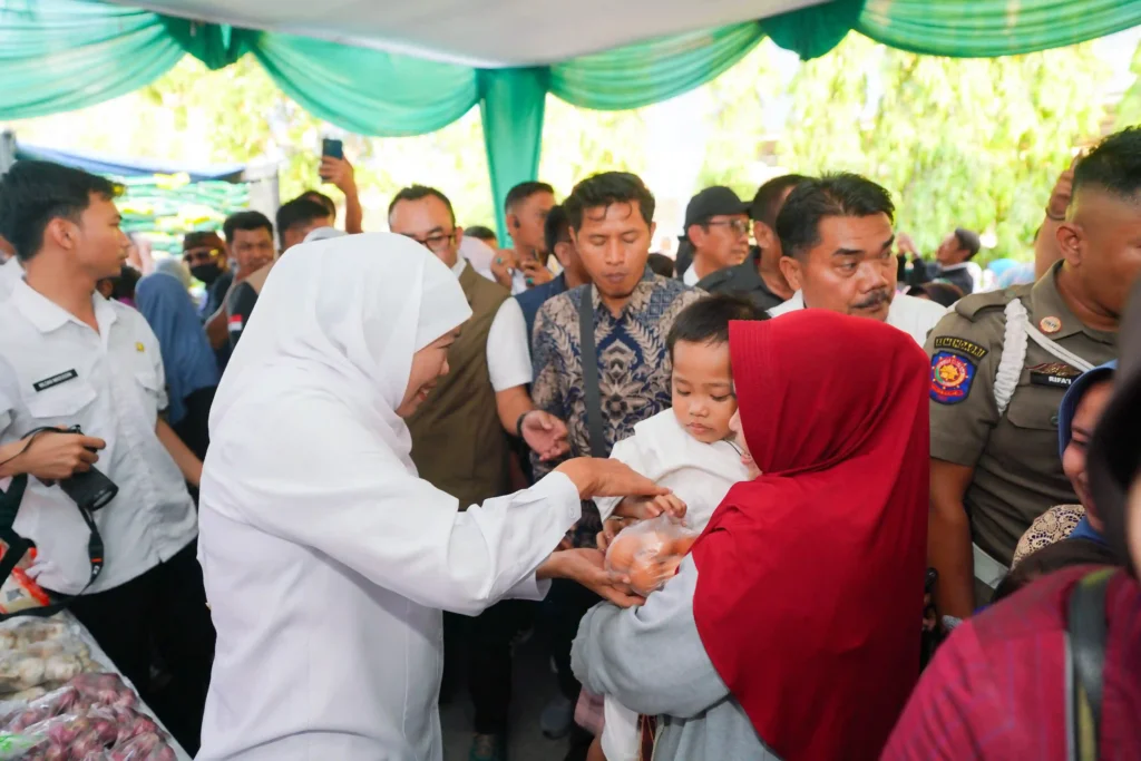 Rabu (24/9/2025), giliran warga Surabaya yang bisa menikmati pasar murah di kawasan Jalan Gundih, tepatnya di samping Dupak Grosir. 