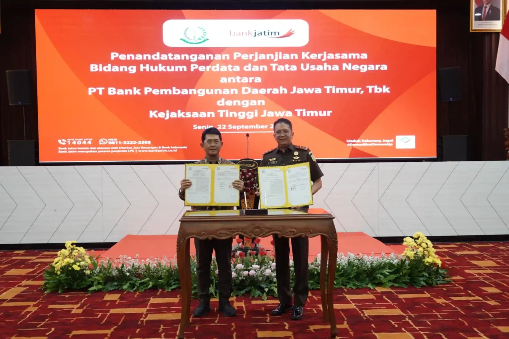 Bank Jatim menandatangani perjanjian kerja sama dengan Kejaksaan Tinggi Jawa Timur (Kejati Jatim) di bidang hukum perdata & tata usaha negara