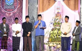 Tradisi Kadhisah kembali digelar meriah di Desa Karanganyar, Kecamatan Tegalampel, Kabupaten Bondowoso, Jumat malam (26/9/2025).