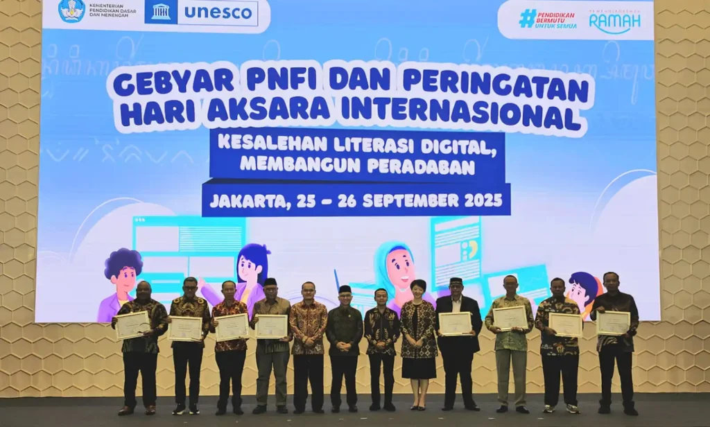 Keberhasilan Pemerintah Kabupaten (Pemkab) Jember melalui Dinas Pendidikan dalam menurunkan angka buta aksara berbuah manis.