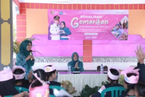 Ning Ghyta Ajak Anak-Anak Gemar Makan Ikan