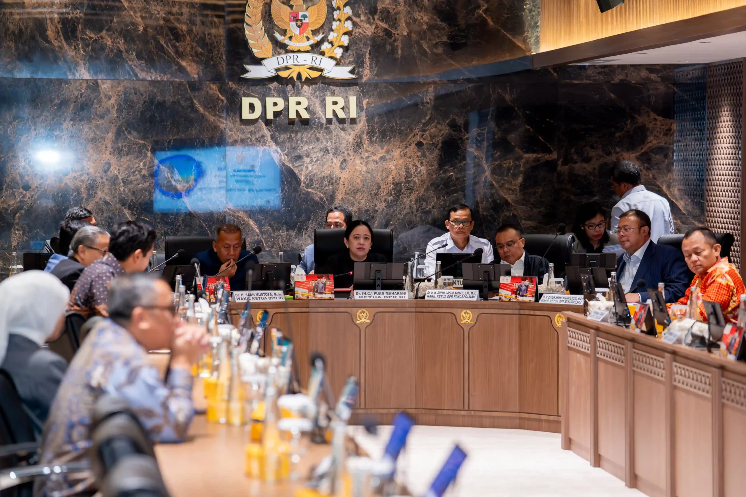 Sudah disunat, anggota Dewan Perwakilan Rakyat (DPR) RI masih berhak membawa pulang penghasilan bersih sebesar Rp65,59 juta per bulan