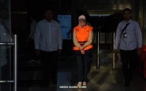 Dayang Donna kasus suap izin usaha