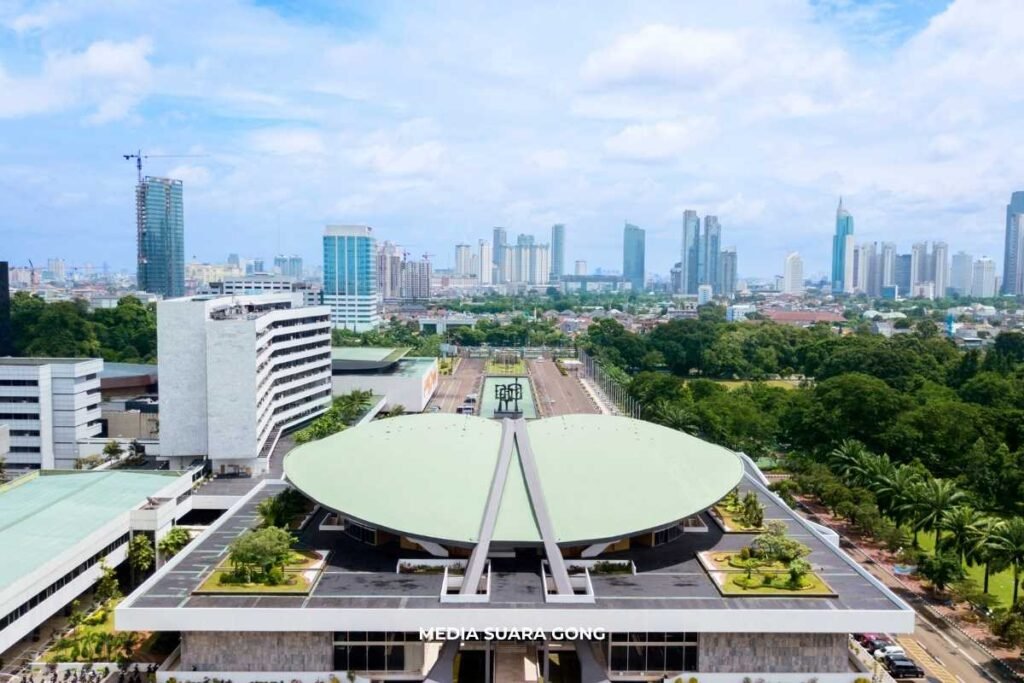 DPR tidak bisa dibubarkan
