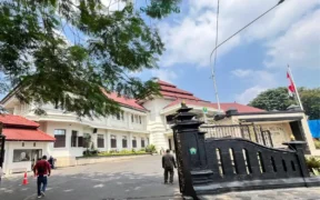 Dinas Pendidikan dan Kebudayaan Kota Malang resmi menetapkan seluruh sekolah untuk melakukan pembelajaran daring pada Senin (1/9/2025).