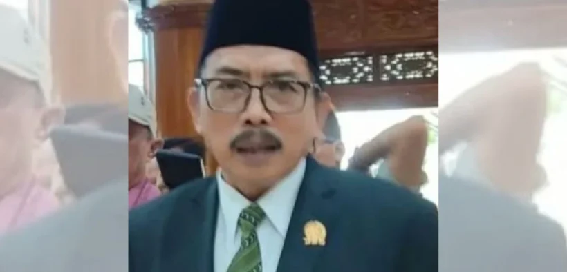 Ketua DPRD Jatim menunggu arahan dari pemerintah pusat terkait evaluasi aturan mengenai tunjangan yang diterima oleh anggota legislatif.