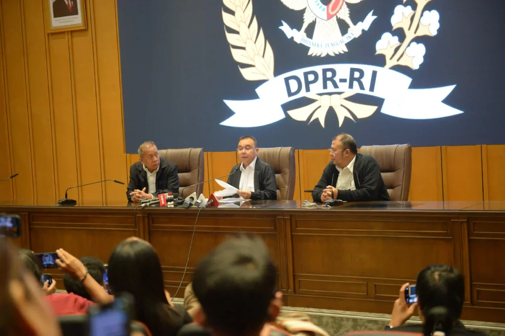 DPR RI melalui MKD akan berkoordinasi dengan Mahkamah Partai untuk memproses sejumlah anggota DPR yang telah dinonaktifkan oleh partainya. 