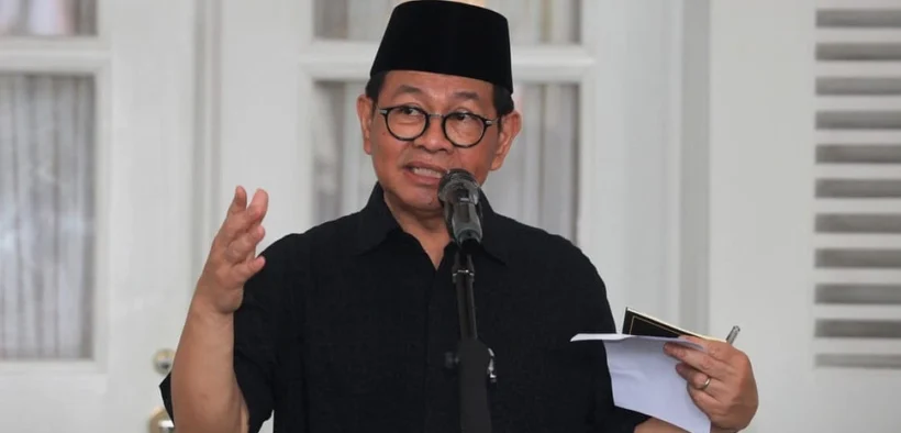 Gubernur DKI Jakarta Pramono Anung menyampaikan keterangan kepada wartawan terkait kondisi Jakarta terkini di Balai Kota DKI Jakarta, Sabtu (30/8/2025). ANTARA FOTO/Reno Esnir/app/sgd