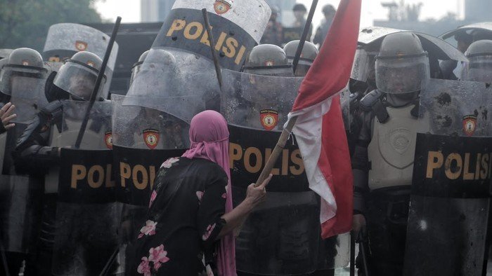 Ibu Ana, ibu-ibu viral dengan aksi heroiknya/Foto: CNN Indonesia/Adhi Wicaksono