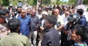 Massa gabungan mahasiswa dan pemuda menggelar aksi unjuk rasa soal Tunjangan DPRD Provinsi Nusa Tenggara Timur (NTT), Selasa (9/9/2025).