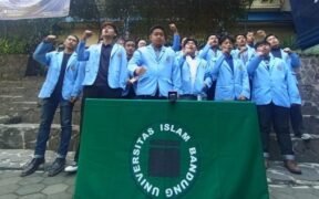 Universitas Islam Bandung (Unisba) mendapati aksi tidak menyenangkan dari aparat saat menggelar aksi damai, Senin (1/9/2025) malam