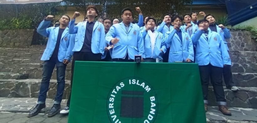 Universitas Islam Bandung (Unisba) mendapati aksi tidak menyenangkan dari aparat saat menggelar aksi damai, Senin (1/9/2025) malam