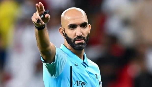 Wasit asal Kuwait, Ahmad Al-Ali, menuai banyak pujian usai menunjukkan kepemimpinan tegas dan adil dalam Laga Indonesia melawan Arab Saudi