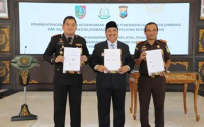 Pemkab Jombang, Kejaksaan Negeri dan Kepolisian Resor (Polres) resmi menandatangani MoU untuk Berantas Korupsi.
