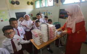 Pemerintah Kota (Pemkot) Surabaya resmi membentuk Satuan Tugas (Satgas) Pelaksanaan Program Makanan Bergizi Gratis (MBG)