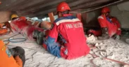 Hingga Senin (6/10/2025) pukul 22.45 WIB, jumlah korban meninggal dunia bertambah menjadi 61 orang, setelah tim berhasil menemukan 12 jenazah