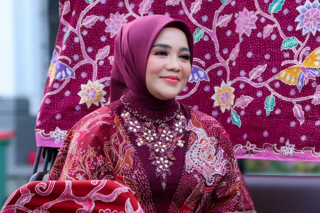 Dekranasda Surabaya bersama Gita Orlin tampilkan koleksi spesial Batik Surabaya di ajang Indonesia International Modest Fashion Festival 2025