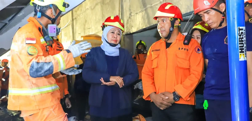Gubernur Jawa Timur Khofifah Indar Parawansa turun langsung meninjau evakuasi korban ambruknya Musholla Ponpes Al-Khoziny, Senin (29/9/2025).