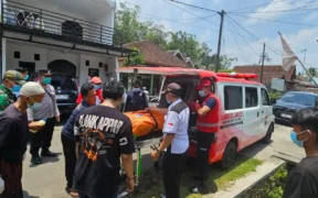 Warga Desa Sukorejo, Kecamatan Gondanglegi, Kabupaten Malang, dikejutkan oleh penemuan jasad seorang pria berinisial S (59) Rabu (1/10/2025).
