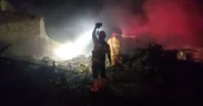 Kebakaran melanda toko, rumah, dan bengkel yang berada di Desa Muneng, Kecamatan Sumberasih, Kabupaten Probolinggo, Jumat sore (3/10/2025)