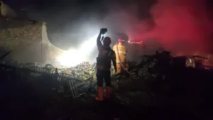 Kobaran Api Lahap Toko, Rumah, dan Bengkel di Muneng Probolinggo