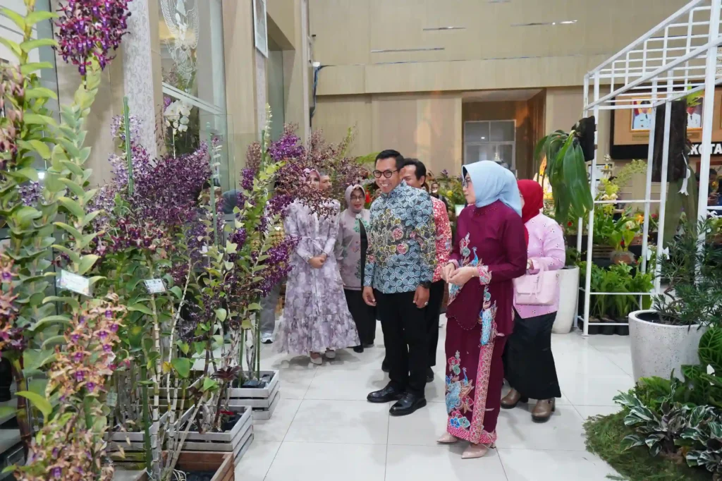 Wali Kota Batu Nurochman secara resmi membuka gelaran Batu Shining Orchid Week (BSOW) 2025 dengan tema “Growing Together”