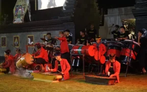 Rangkaian HUT ke-24 Kota Batu, Pentas Padhang Bulan Suguhkan Kolaborasi Perkusi dan Wayang Kulit