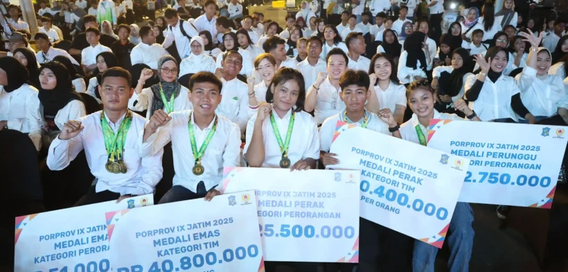Pemerintah Kota Surabaya menyalurkan bonus senilai total Rp42,7 miliar bagi para atlet dan pelatih berprestasi di Porprov Jatim 2025