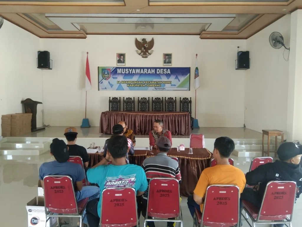 10 Buruh Cengkeh Desa Ngampungan Terima Bantuan DBHCHT