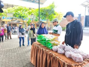 Anggota DPR RI FPKB Hasanuddin Wahid Gelar Operasi Pasar Murah