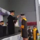 UNDAR Jombang kembali mencetak generasi penerus bangsa melalui prosesi wisuda 515 mahasiswa dari berbagai fakultas, Minggu (12/10/2025).