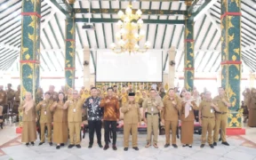 Foto bersama dengan peserta Bimtek di Pendopo Agung Kabupaten Malang.
